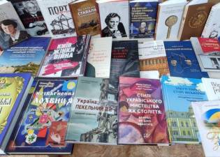До Центральної міської бібліотеки Горішніх Плавнів надійшло 155 нових книжок