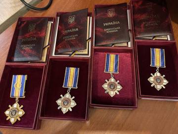Вручили державні нагороди родинам загиблих земляків-військовослужбовців. 
