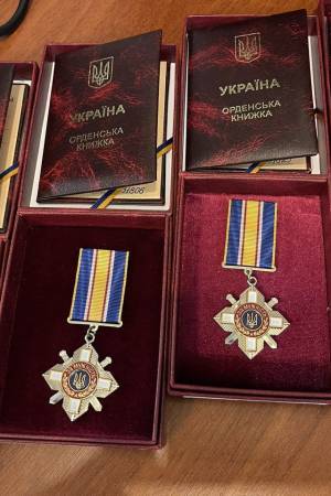 Вручили державні нагороди родинам загиблих земляків-військовослужбовців. 