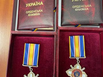 Посмертні нагороди вручили родинам загиблих героїв