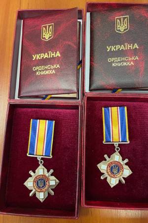 Посмертні нагороди вручили родинам загиблих героїв